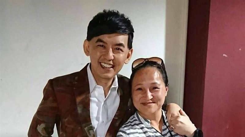 相隔32年重逢黃子佼　她曝當年緣分
