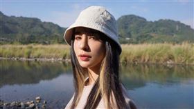 雷艾美,野溪,泡湯,美照。翻攝自ig