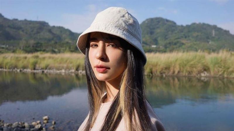 野溪激裸酥胸　女神泡湯上下露網暴動