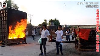 直擊神明「押庫錢」　網：第一次看到