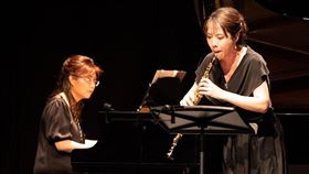 謝宛臻錄製雙簧管專輯  推廣台灣作曲家樂曲雙簧管演奏家謝宛臻（右）與鋼琴家葉青青（左）合作錄製「春秋樂集－台灣當代雙簧管作品選」，推廣台灣作曲家的樂曲。（謝宛臻提供）中央社記者趙靜瑜傳真　109年12月6日