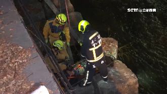 疑喝酒爬欄杆失足　婦摔落4米高河床