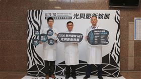 新光醫院今舉辦光與影衛教展，以「斑馬非馬」的隱喻點出疾病衛教資訊，引導民眾反思疾病真實的面貌。（圖／記者簡浩正攝影）