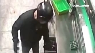男持刀劫檳榔攤　女店員嚇：錢在抽屜