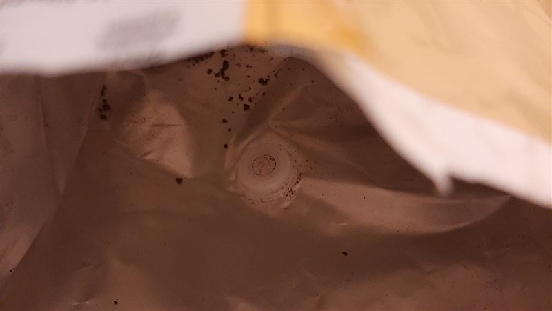 咖啡豆袋上神秘圓孔聞香用？網急勸阻