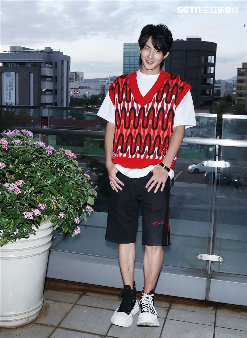 張庭瑚三立新聞網專訪。（記者邱榮吉/攝影）