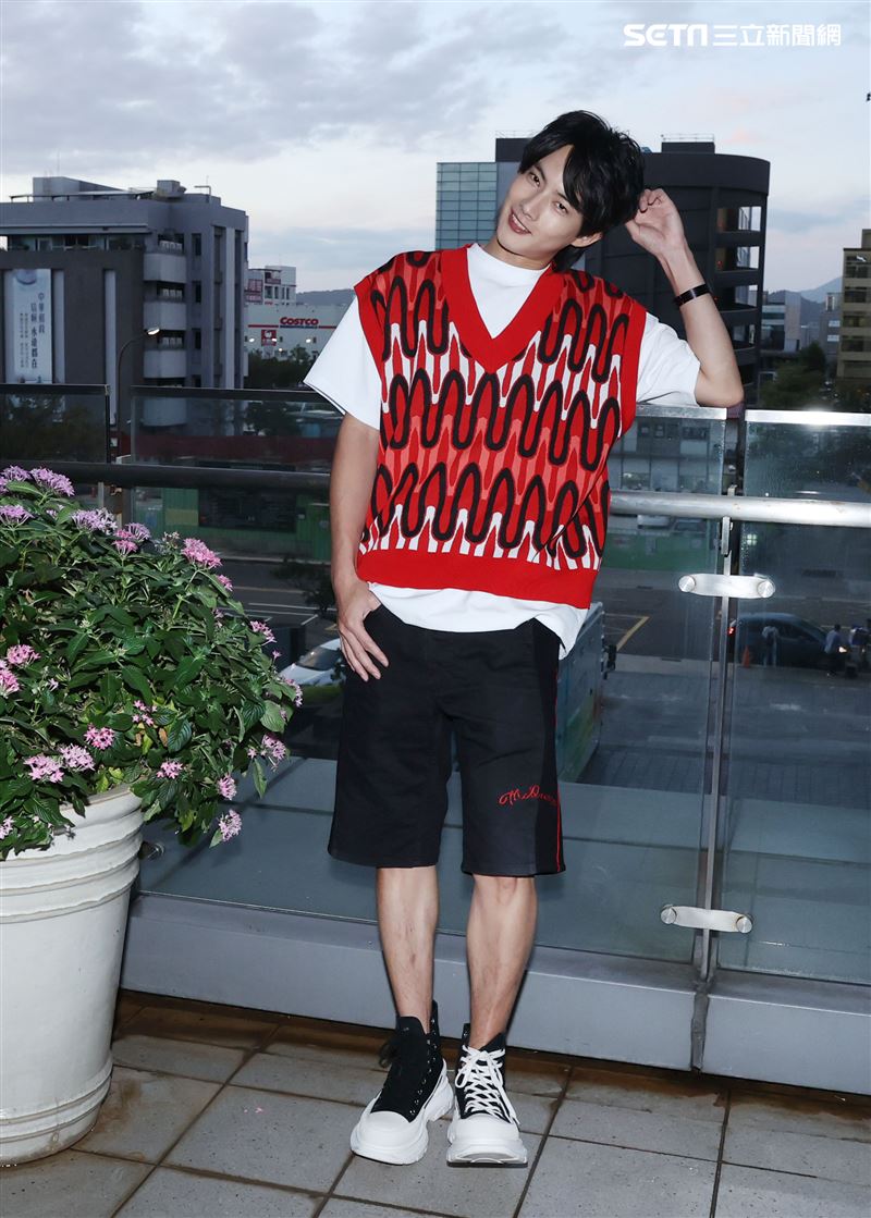 張庭瑚三立新聞網專訪。（記者邱榮吉/攝影）