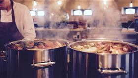 冬至將至，又到了寒冷冬季，這時來碗暖呼呼的熱湯肯定是人生一大享受。（圖／翻攝自免費圖庫pexels）