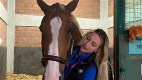 賈伯斯么女兼收學霸與馬術才女稱號（圖／翻攝自evecjobs　IG）