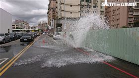 新北市，蘆洲，消防栓，大型吊車，撞斷