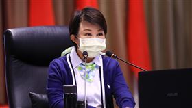 推動數位市民虛擬卡  台中e指通明年上路  台中市政府將於110年農曆春節過後推出「台中e指通」，台中市長盧秀燕（圖）8日在市政會議中表示，市府決定推動數位市民虛擬卡（台中e指通），達到市民卡的目的，，同時整合市府LINE官方帳號，讓民眾一機在手，就能獲得即時專屬的市政服務或資訊。中央社記者郝雪卿攝  109年12月8日