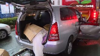 追撞遊覽車！駕駛酒駕上路受困車內