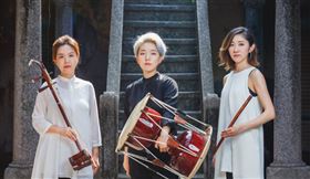 二胡演奏家王瀅絜（左起）、韓國杖鼓演奏家沈運靖與日本篠笛演奏家田中舘芙未將在高雄衛武營合作演出音樂會「亞洲再製造」。（衛武營提供）中央社記者趙靜瑜傳真 109年12月8日