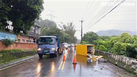 新北市，淡水，貨車，翻覆，天雨路滑