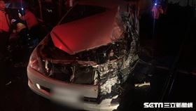 台鐵羅東段今下午5時35分發生交通事故，一輛轎車行經平交道被火車撞上，導致現在單線雙向通車。（圖／翻攝畫面）