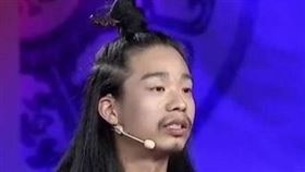 ▲道士拿祖傳寶刀鑑定，現場專家大怒。（圖／截取自鑑寶節目）