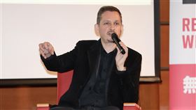 艾瑋昂盼台灣政府能傾全力給港媒最大支持無國界記者組織東亞辦事處代表艾瑋昂（Cedric Alviani）8日在台北表示，現在是非常重要的時刻，台灣與香港距離相近，香港也像是台灣對於專制體制的強烈對比，盼台灣政府能傾全力給予記者，尤其香港媒體最大的支持。中央社記者張皓安攝  109年12月8日