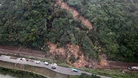 瑞芳猴硐邊坡列穩定卻坍  台鐵：超過評估範圍。（中央社）（圖／台鐵提供）