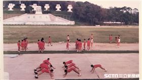 軍中樂園、金門當兵舊照／Chung-Hung Hwang授權提供
