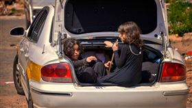 孩子　車子
https://www.flickr.com/photos/rod_waddington/46008510484/in/photolist-2d6BDfL-qF64uc-7m5VhV-26HcbUo-brHk56-fz7Qqv-eMPyLi-gr5DUL-UAhygr-f43f-NzoRH4-FnAXnA-LQJSk3-gfnABy-232nrcM-DbW5zE-2ce1yuz-26Q