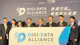 戴爾等大廠共組數據優先聯盟資訊工業策進會與戴爾科技集團8日攜手愛立信、台達電等國內外大廠，共12家夥伴組成數據優先聯盟，推動台灣企業加速數位轉型。中央社記者吳家豪攝  109年12月8日