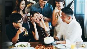 高鐵飯店聯票「你生日．我招待」壽星住房專案，加購高鐵車票享7折起優惠，生日當天入住再加碼贈標準車廂對號座半價乘車券。（圖／高鐵提供）