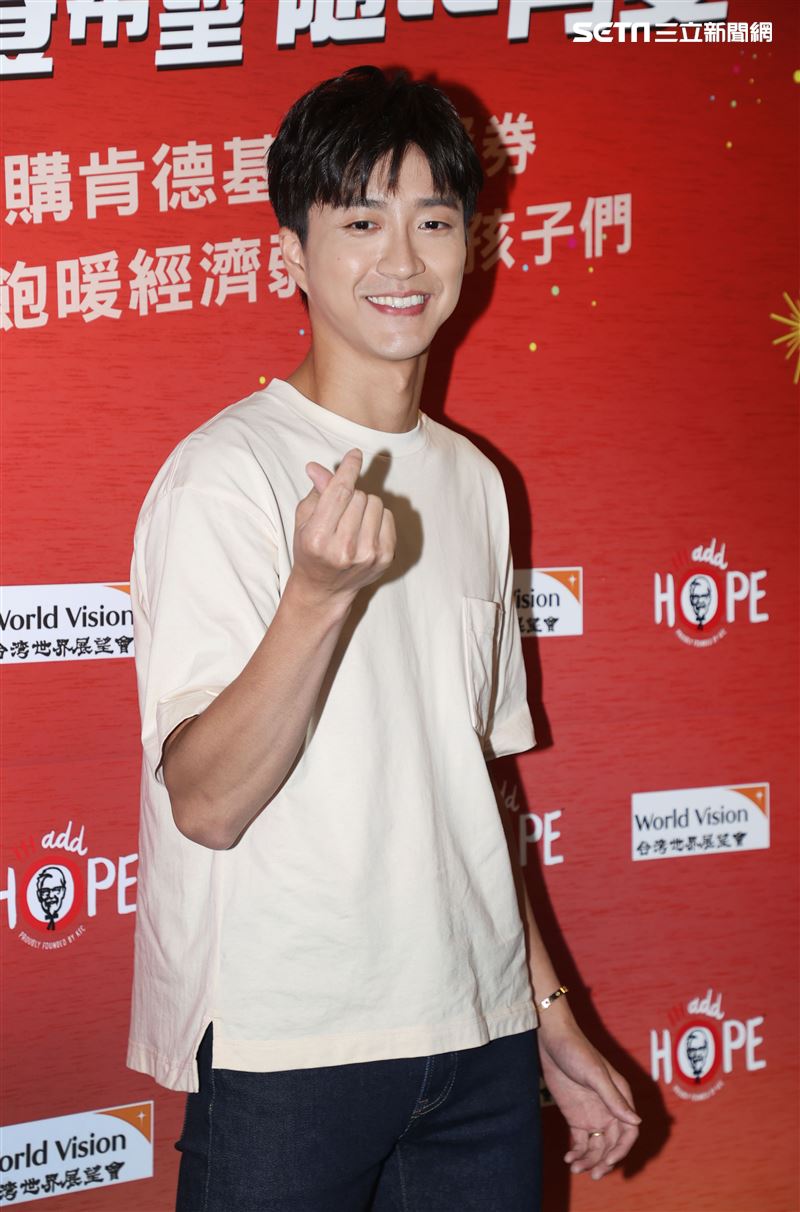 江宏傑出席肯德基與世界展望會合作「認購100元愛心餐券」公益活動。（記者邱榮吉/攝影）