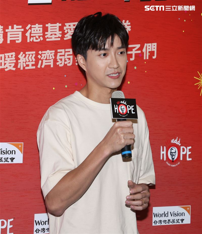 江宏傑出席肯德基與世界展望會合作「認購100元愛心餐券」公益活動。（記者邱榮吉/攝影）