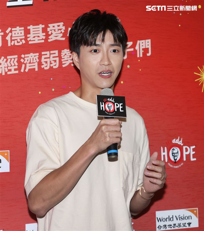 江宏傑出席肯德基與世界展望會合作「認購100元愛心餐券」公益活動。（記者邱榮吉/攝影）