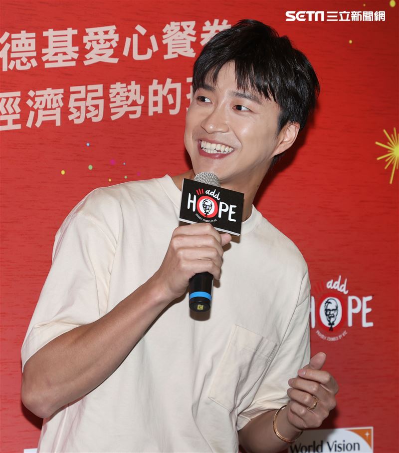 江宏傑出席肯德基與世界展望會合作「認購100元愛心餐券」公益活動。（記者邱榮吉/攝影）