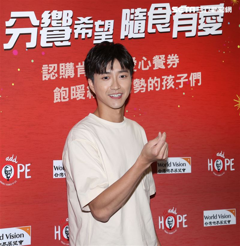 江宏傑出席肯德基與世界展望會合作「認購100元愛心餐券」公益活動。（記者邱榮吉/攝影）