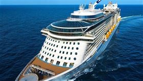 皇家加勒比國際郵輪「海洋量子號」一名乘客確診武漢肺炎，原訂4天的行程提前1天返回新加坡。（圖取自facebook.com/RoyalCaribbeanAsia）