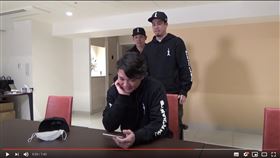 ▲▲秋山翔吾、前田健太2大球星「惡整」坂本勇人。（圖／翻攝自讀賣巨人官方YouTube）