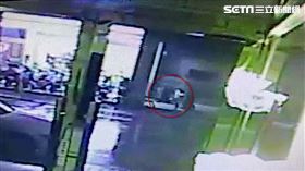 超商求救,跪爬,滿身血,新莊,翻攝畫面