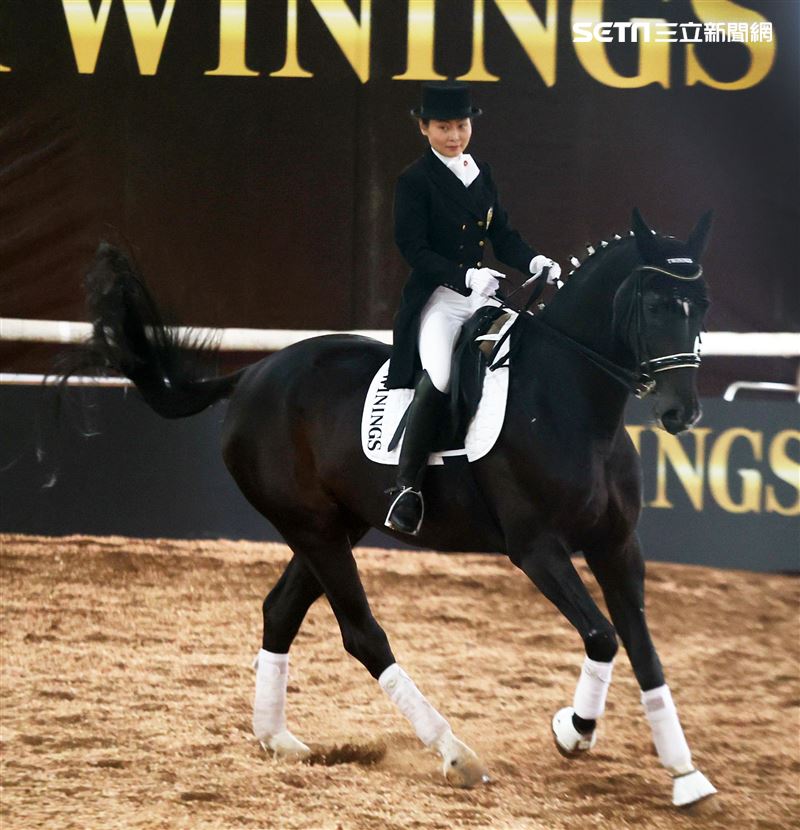 隋棠出席「馬會風尚躍動英倫-唐寧皇室榮耀午茶盛宴」。（記者邱榮吉/攝影）