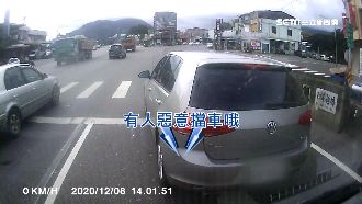 南迴超狂駕駛！變換車道又惡意擋車