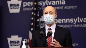 美國賓夕法尼亞州民主黨籍州長沃爾夫（Tom Wolf）。（圖／翻攝自推特）