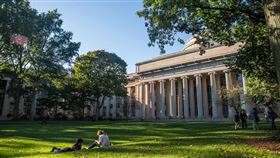 美國國務卿蓬佩奧9日指控，許多美國大專院校遭中國收買，實行自我審查，並點名美國麻省理工學院。（圖／翻攝自麻省理工學院網頁mit.edu）
