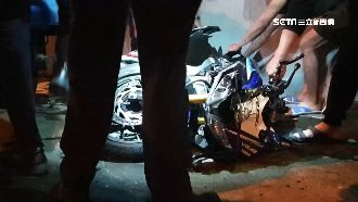 誤撞左轉車　騎士噴飛拋馬路險遭輾