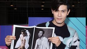 ▲吳承洋在安安大明星宣傳寫真集。（圖／邱榮吉攝影）