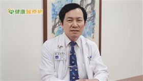 健保已有條件給付CDK4/6抑制劑搭配抗荷爾蒙藥物，治療期間除了白血球低下的副作用外，不會產生像化療掉髮、嘔吐的狀況，對生活品質影響相對小