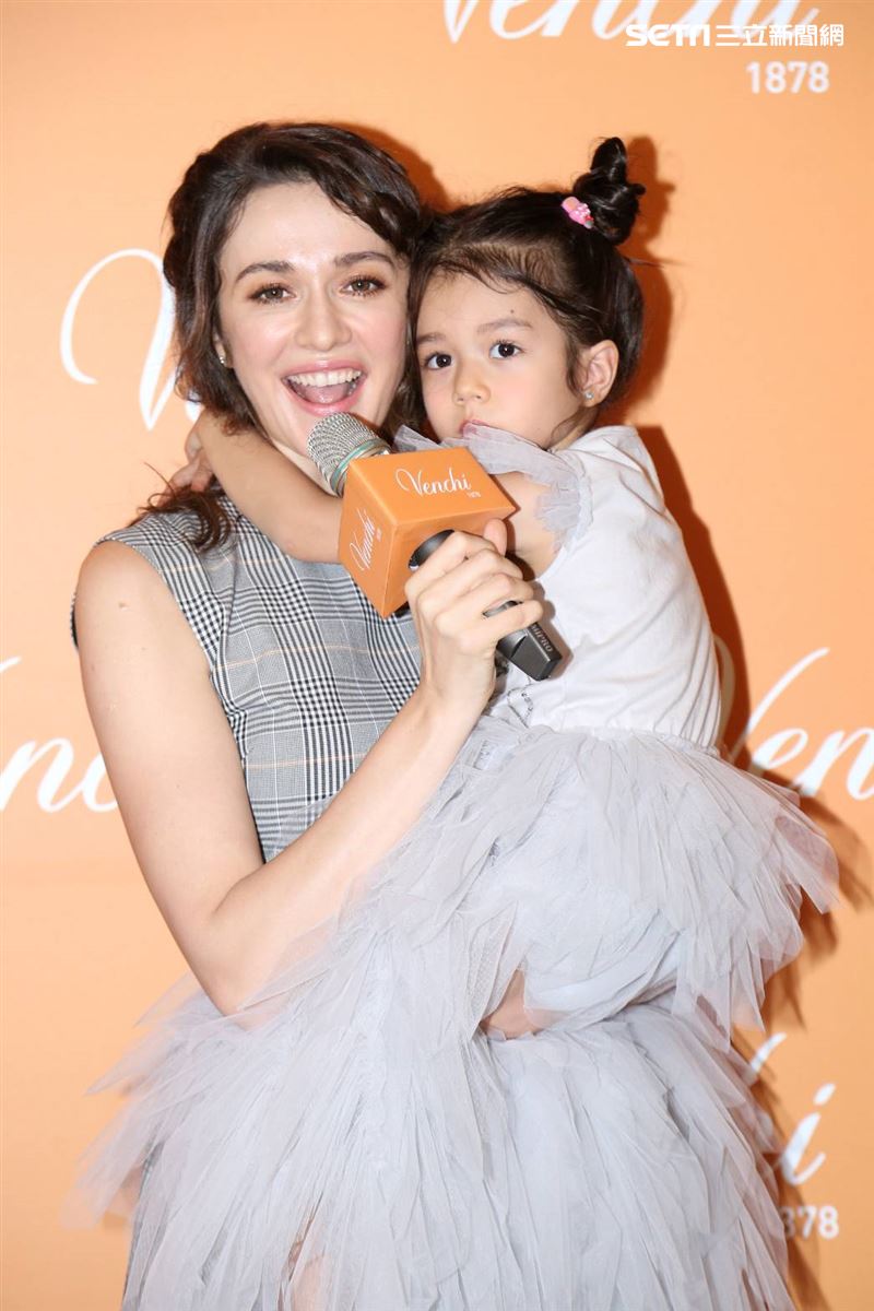 瑞莎與女兒出席義大利最好吃巧克力Venchi台灣首家專賣店開幕記者會 。（圖／記者楊澍攝影）
