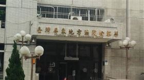 屏東萬丹鄉公所傳出公務員涉嫌洩漏相關採購資訊，以圖利廠商弊案，屏東地檢署今（11）日表示，鄭姓等3名公務人員及1名廠商因涉及多起採購案，今日4人被屏東地方法院裁定收押。
圖／翻攝自Google地圖
https://www.google.com/maps/uv?hl=zh-TW&pb=!1s0x346e182cd95f395f%3A0x28c2fcf67cfc3e86!3m1!7e115!4shtt