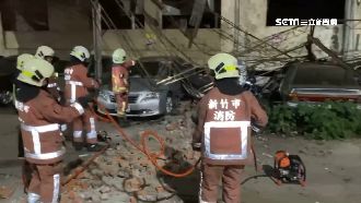 新竹國賓戲院舊址遇地震　鷹架砸6車