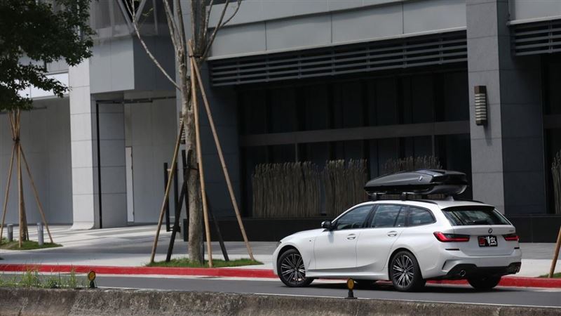 豪華五門旅行車就選BMW 320i
