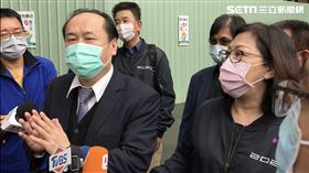 ▲蘇震清的妻子在律師陪同下，赴台北地檢署遞狀自訴北檢檢察官滅證。（圖／記者楊佩琪攝）