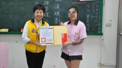 叛逆少女的自白　勇奪全國作文第一名