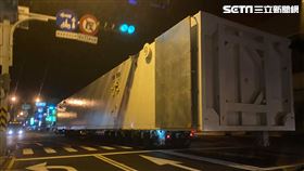 台南驚現50公尺神秘貨櫃車　網看傻（圖／當事人授權提供）