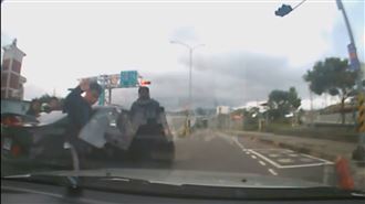 攔車挑釁卻秒道歉　「棒球隊」到案了