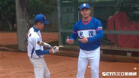 ▲富邦悍將選手高國輝出席光復國小OB賽。（圖／記者蕭保祥攝影）